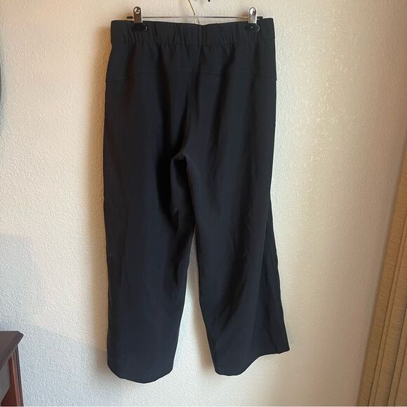 Lululemon On the Fly Wide-Leg 7/8 Pant *Woven
Black - Picture 7 of 10